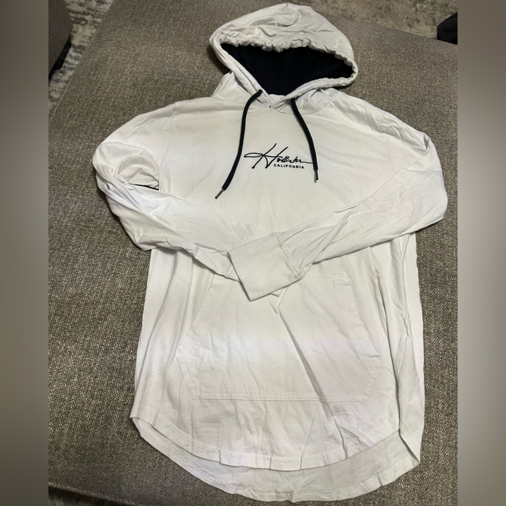 Hollister Hooded Tee
 XS White